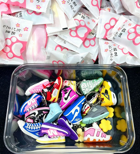 Charms/doll/beads/bottle/shoes 10 Blind Bag (get at least 15)
