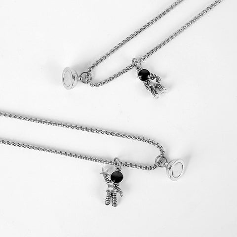 🔥Cute Astronauts Magnet Attraction Necklace
